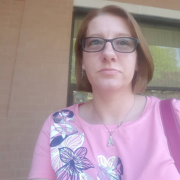 Meet your Posher, Ariane - Picture 1 of 1